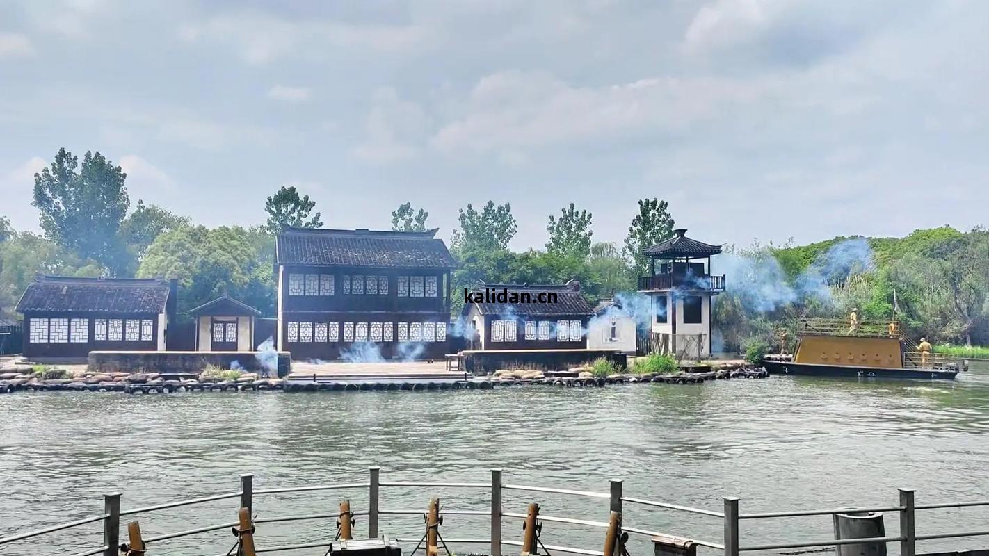 沙(sha)家(jia)浜(bang)紅色旅(lv)遊(you)景區(qu) 春來茶(cha)館(guan)與阿(e)慶嫂(sao)的(de)新(xin)四軍傳奇(qi)