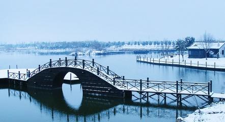 沙家浜(bang)旅遊度假(jia)區——紅(hong)色文(wen)化(hua)與(yu)江南水鄉(xiang)的(de)完(wan)美(mei)融(rong)合(he)